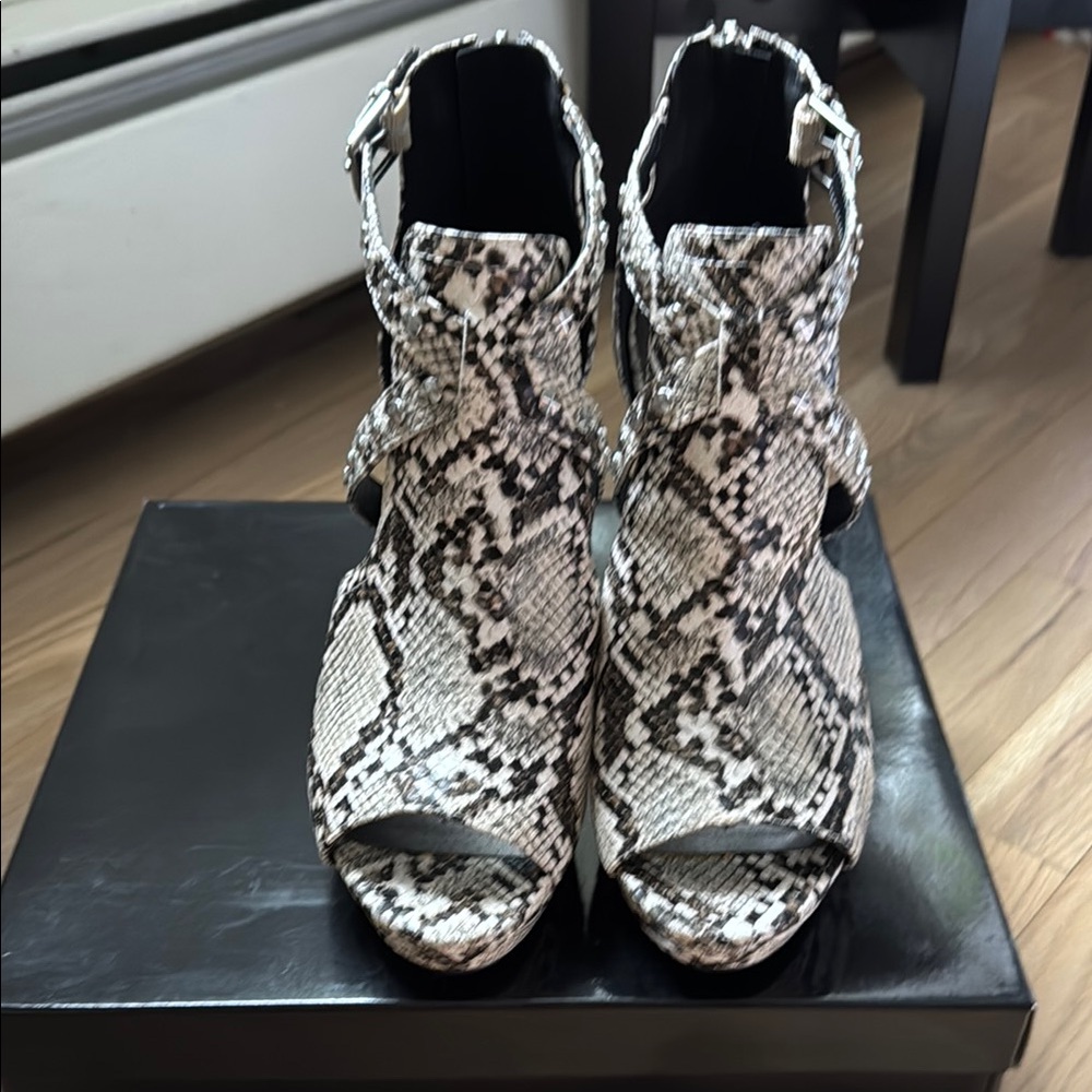 Guess Black and White Snakeskin Heels